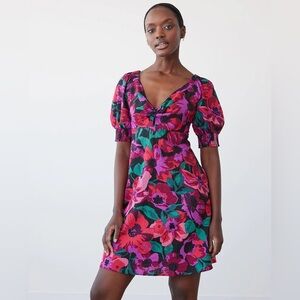 Short-Sleeve Linen Dress with Twisted V Neckline